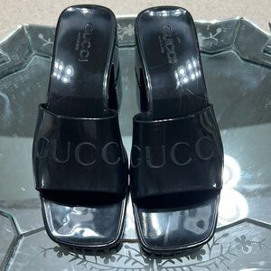 Gucci rubber sandals black